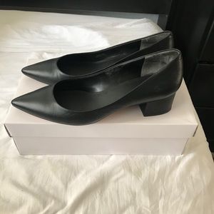 Women’s Via Spiga Low Pump Shoes